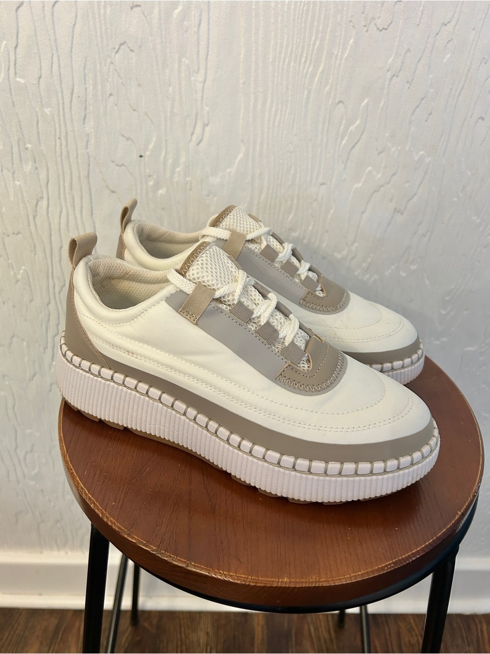 COUGAR Sayah Waterprpoof Sneakers White Platform Size 7.5 Travel Fall Neutral